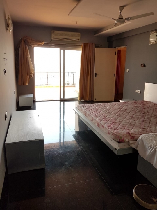 4 bhk penthouse measuring 3460 sqft for rent in mantri splendor