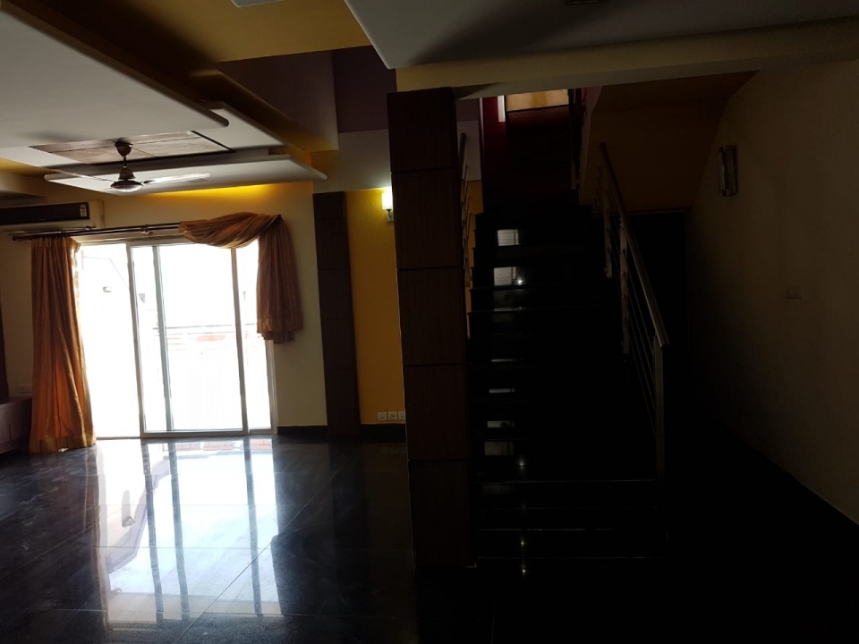 4 bhk penthouse measuring 3460 sqft for rent in mantri splendor