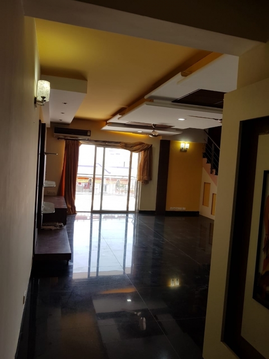 4 bhk penthouse measuring 3460 sqft for rent in mantri splendor