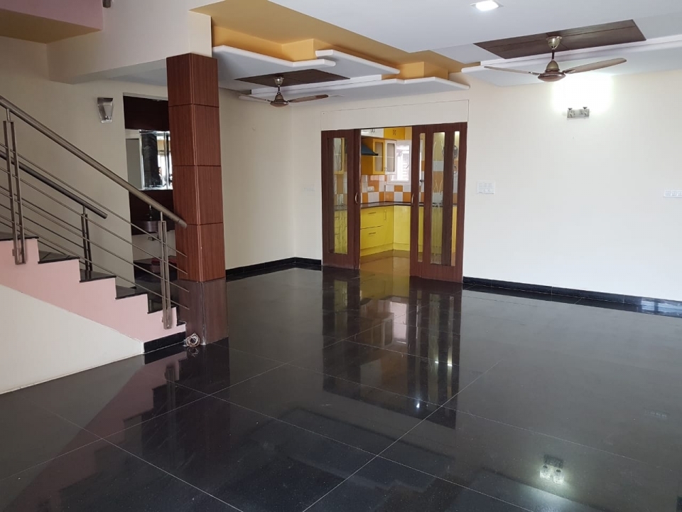 4 bhk penthouse measuring 3460 sqft for rent in mantri splendor
